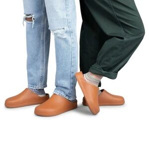 CROCS Dylan Clog (fits 8) EEUC!